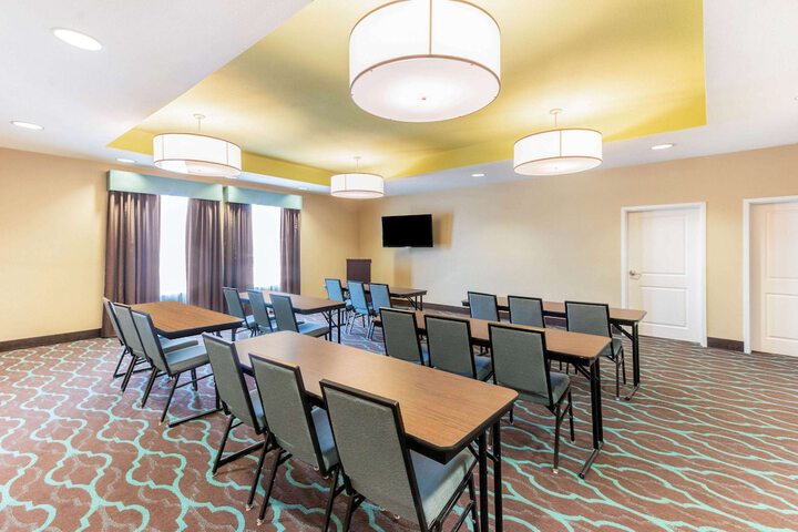 La Quinta Inn & Suites by Wyndham Carlsbad