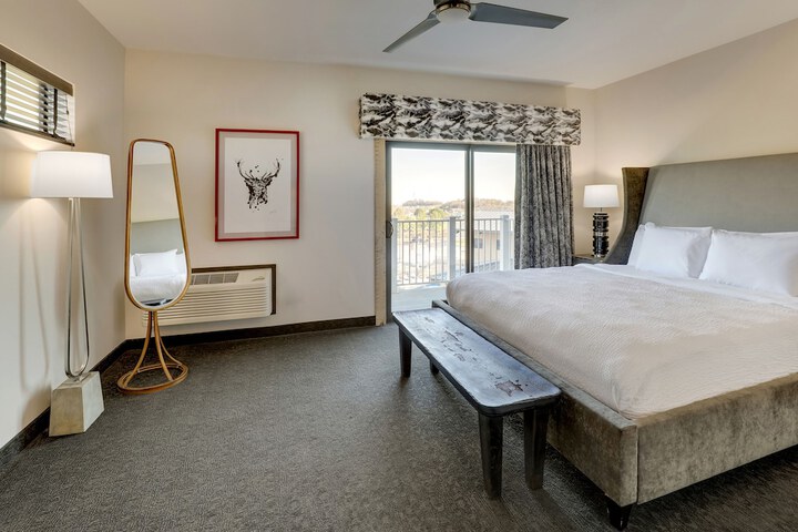 Room 46 of 86