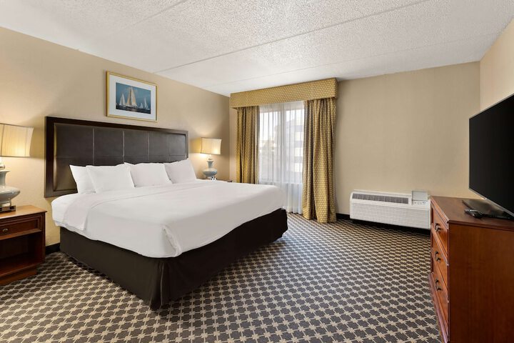 Room 10 of 30