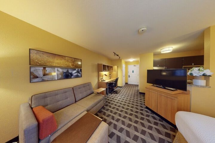 Room 8 of 16