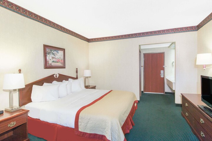 Room 14 of 16