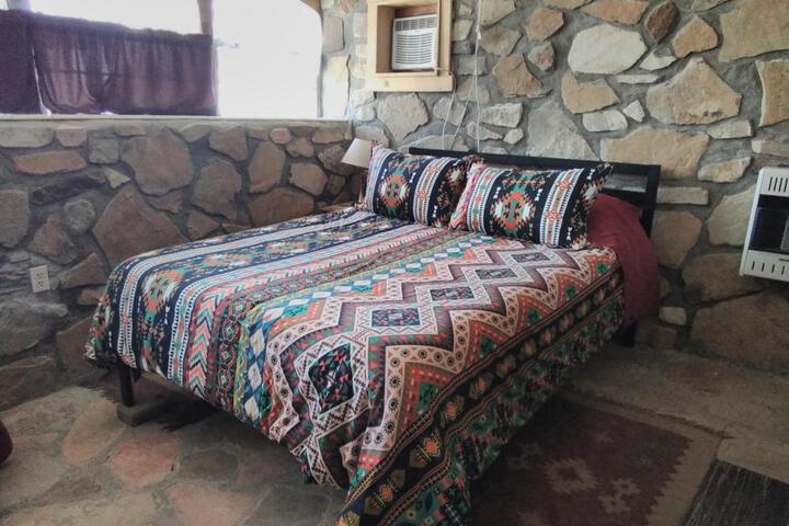La loma del chivo Llc Stone Cottage alternative building