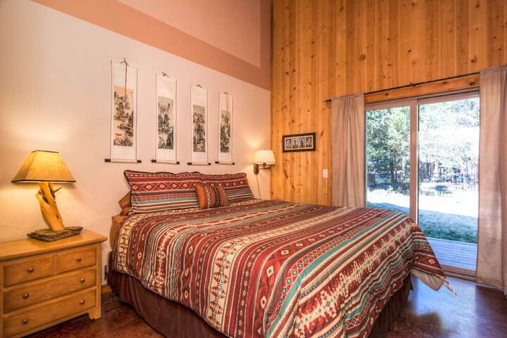 DiamondStone Guest Lodges