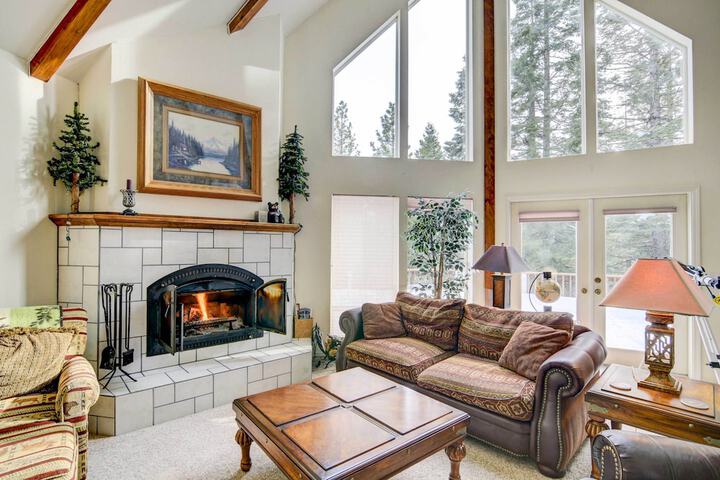 Pet-friendly California Cabin w / Beach Access