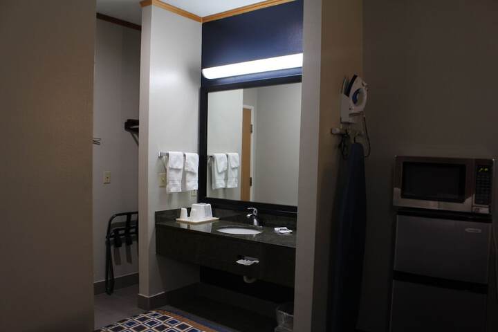 Room 8 of 17