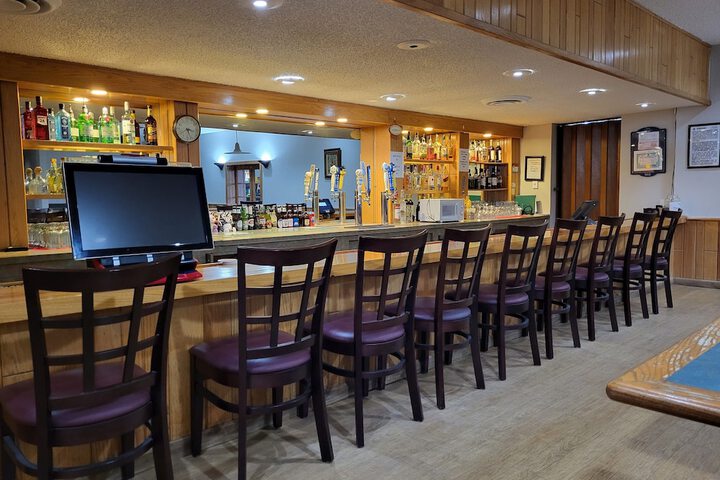 Lounge 71 of 76