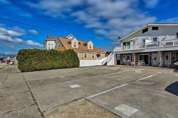 Walk to Beach: Coastal Brigantine Condo w / Patio!