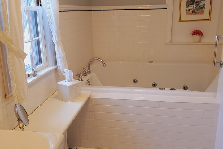 Hot Tub 48 of 59