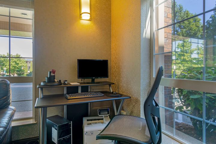 Business Center 31 of 31