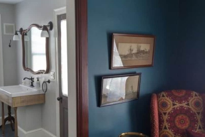 Room 32 of 38