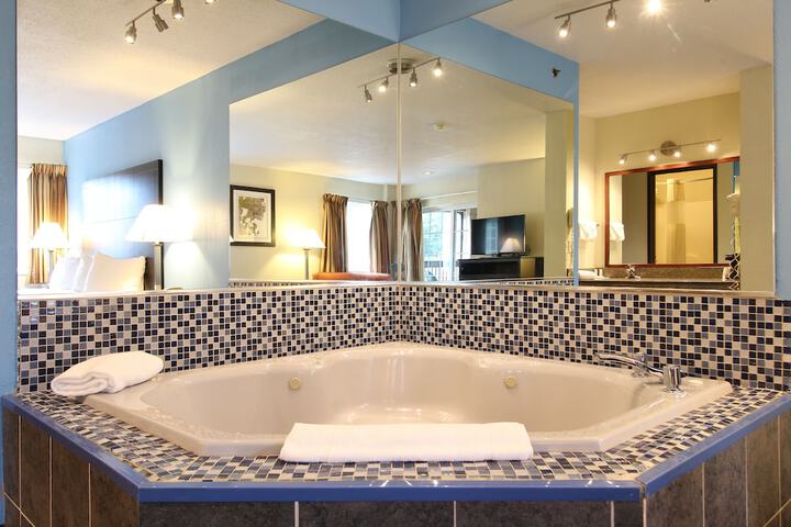 Hot Tub 46 of 47