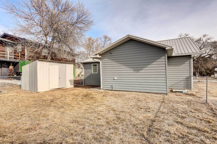 Pierre Vacation Rental w / Grill & Fenced Yard