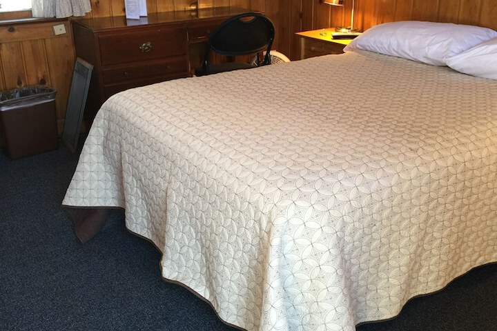 Room 8 of 26