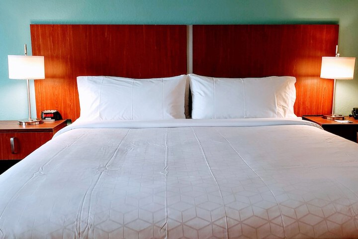 Room 50 of 74