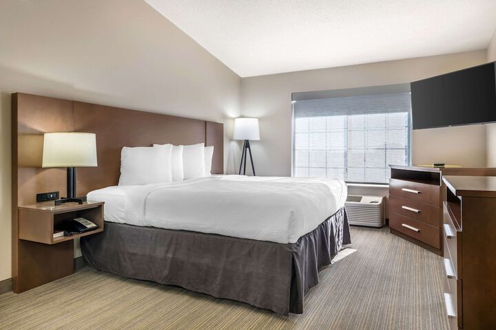 Country Inn & Suites by Radisson Watertown, SD