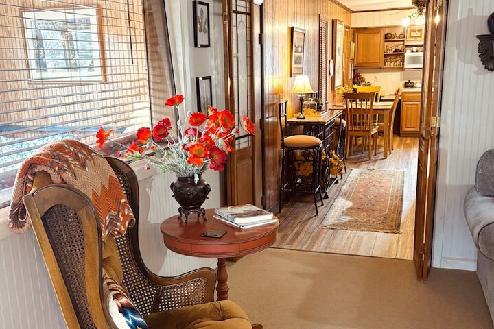 The Iris Garden Downtown Cottages and Suites