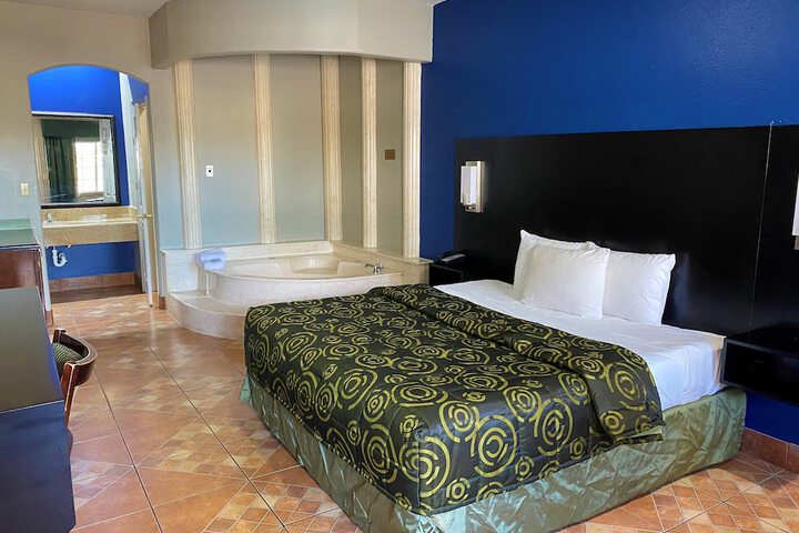 Room 11 of 20