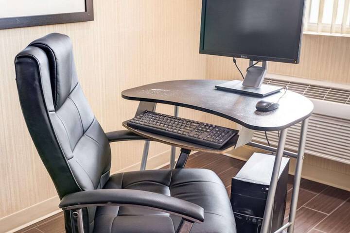 Business Center 28 of 28