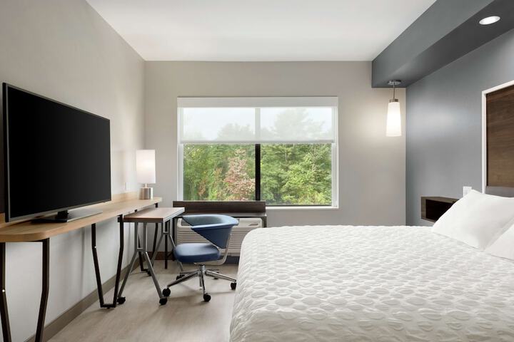 Room 17 of 38