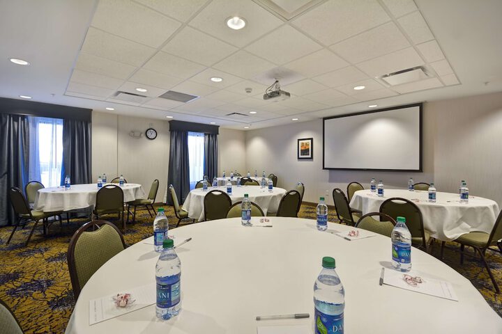 Hampton Inn & Suites Detroit / Warren