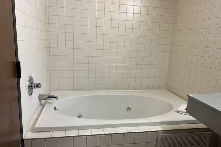Room 15 of 28