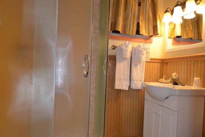Room 32 of 53
