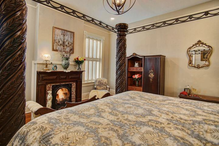 Room 40 of 162