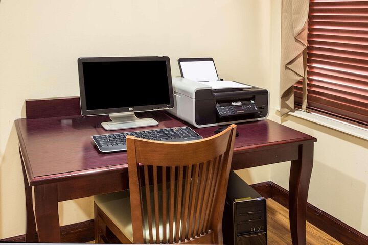 Country Inn & Suites by Radisson Gurnee, IL