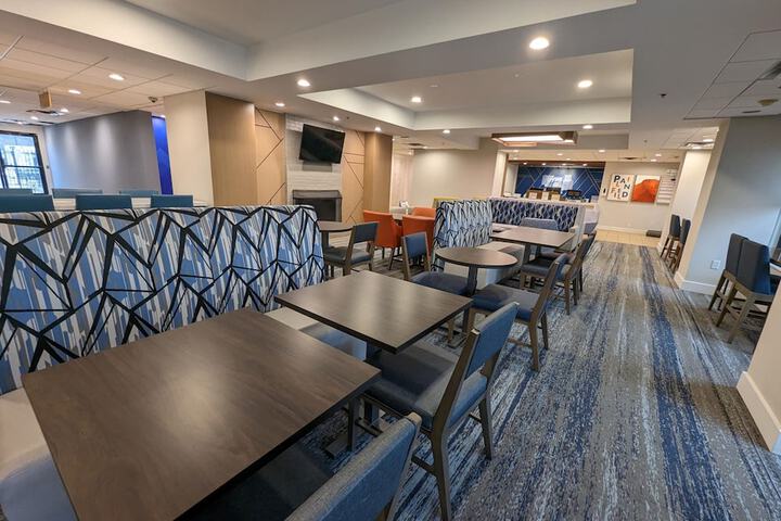 Holiday Inn Express Indianapolis Airport by IHG