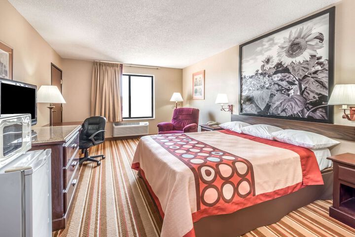 Room 33 of 42