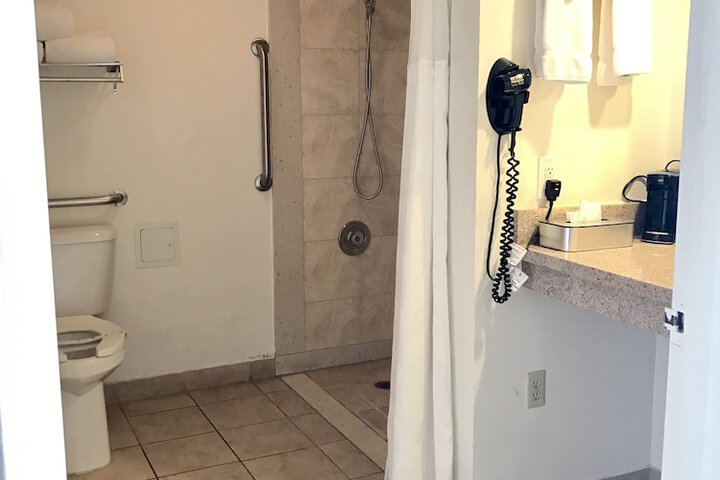 Room 27 of 35