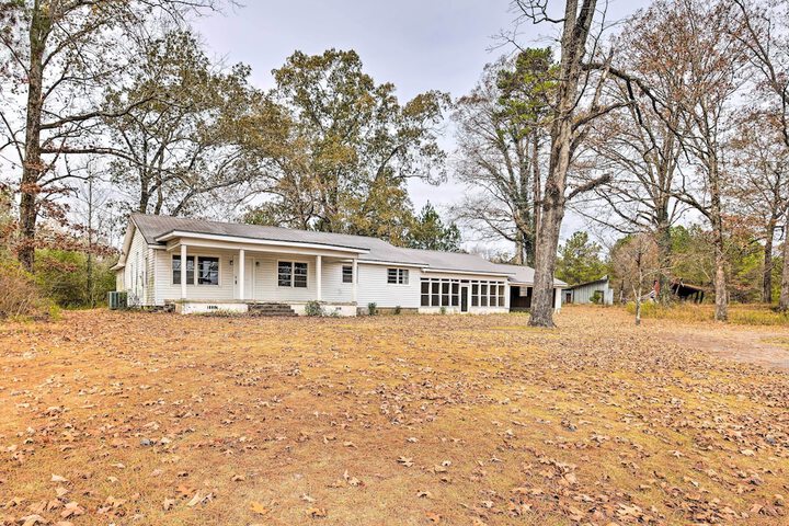 Charming Gadsden Home w / Golf Course Views!
