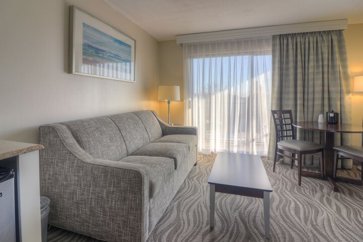 The Breakers Hotel & Suites