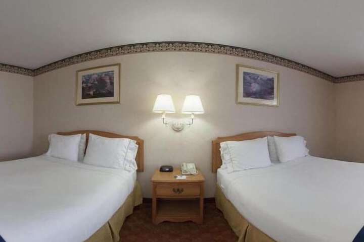 Room 15 of 38