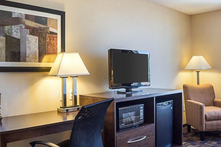 Quality Inn & Suites Minot North