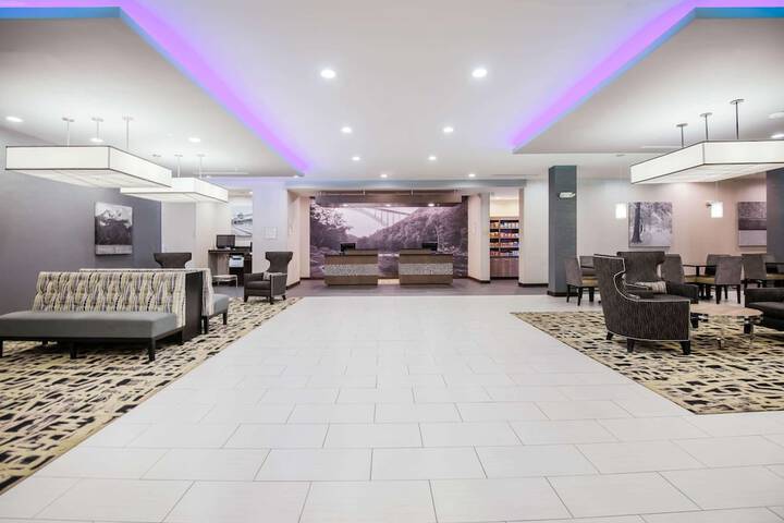La Quinta Inn & Suites by Wyndham Morgantown
