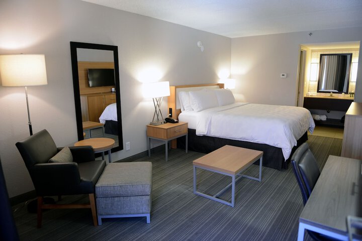 Room 33 of 61