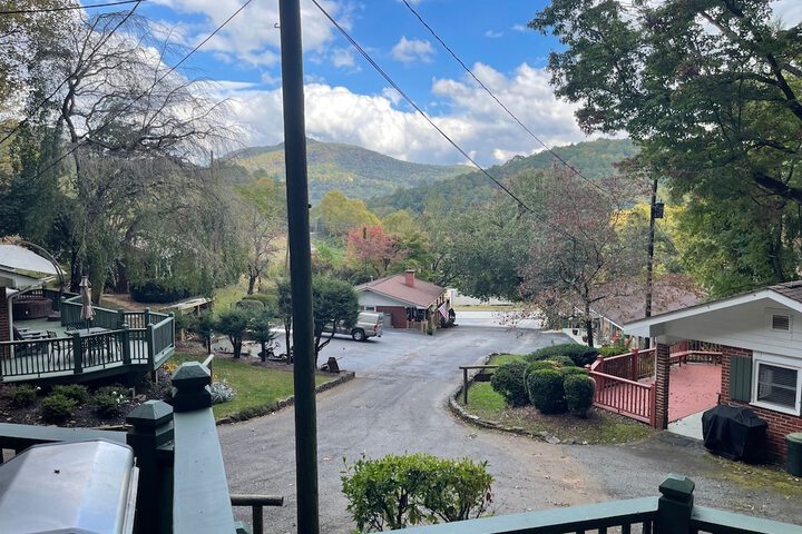 Mountain Aire Cottages Inn & Glamping