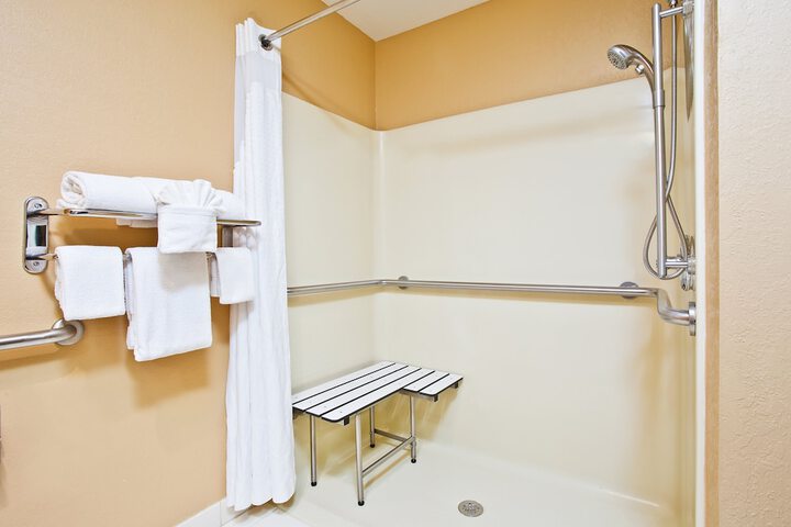 Holiday Inn Express Hotel & Suites Wabash by IHG