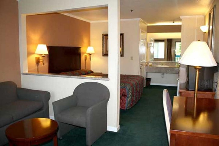 Room 19 of 34