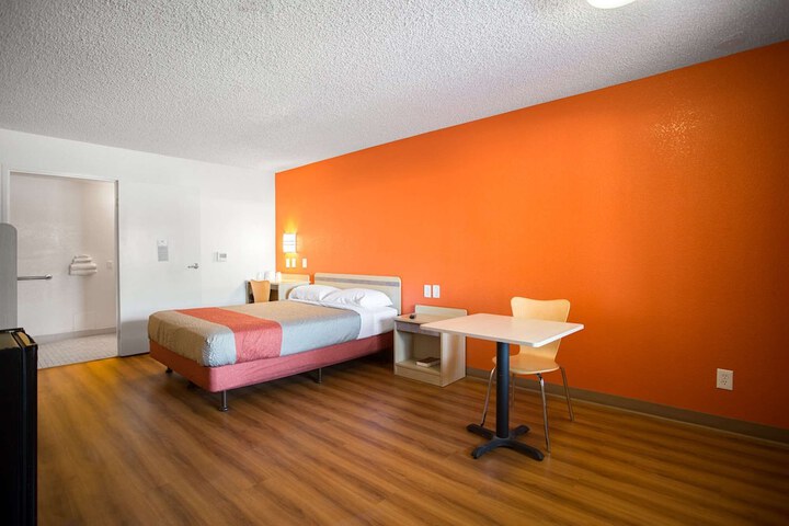 Room 18 of 31