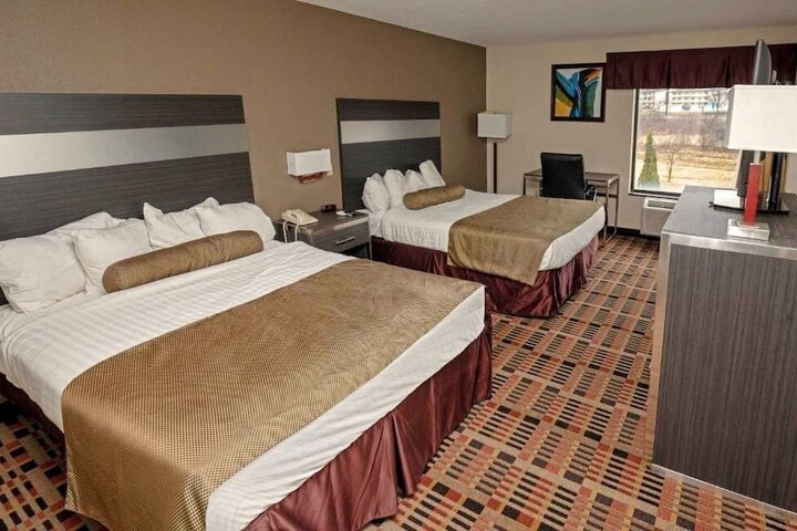 Room 8 of 9