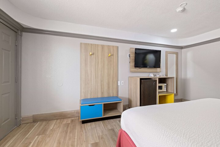 Room 14 of 16