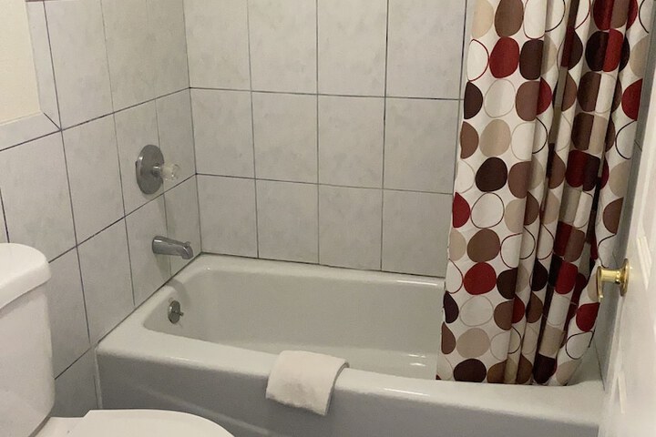 Room 9 of 16