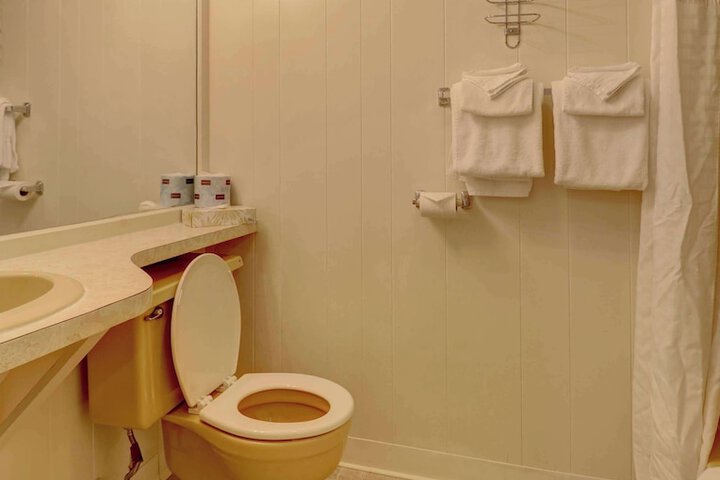 Room 65 of 104
