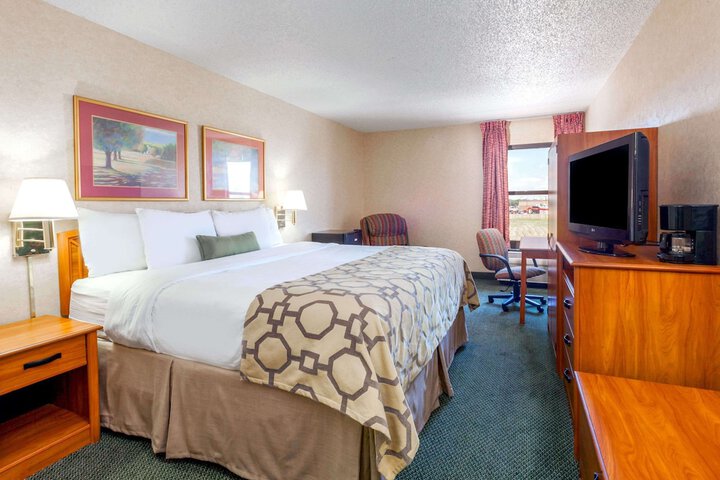 Room 6 of 16