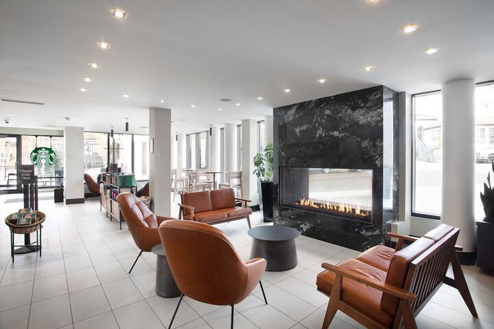 DoubleTree by Hilton Hotel & Suites Victoria