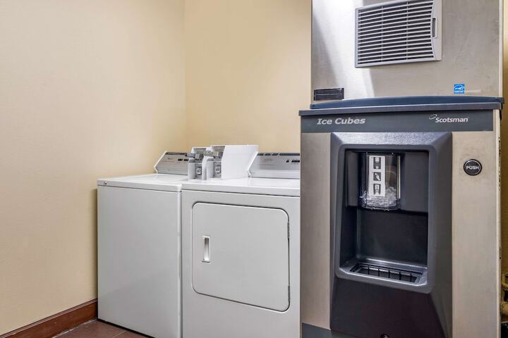 Comfort Inn & Suites Macon North I-75