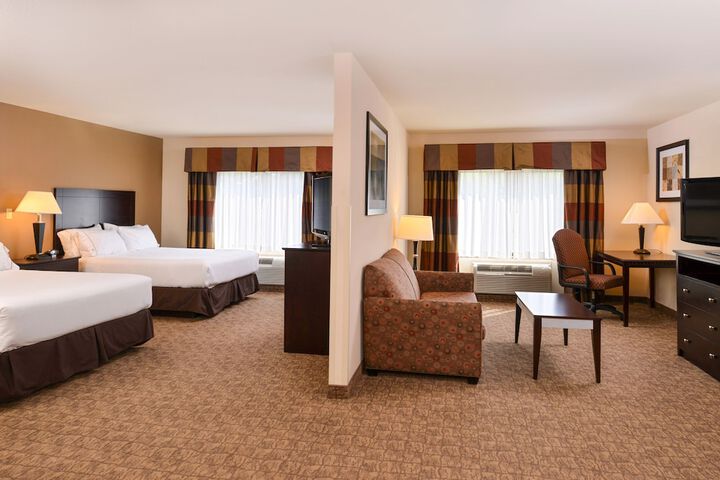Holiday Inn Express & Suites Wheeling by IHG
