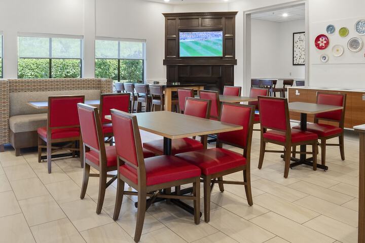 Holiday Inn Express and Suites Newton by IHG